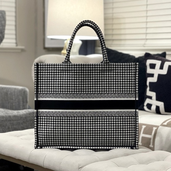 Christian Dior Book Tote in Canvas Embroidered Black and White Houndstooth - Picture 5 of 11